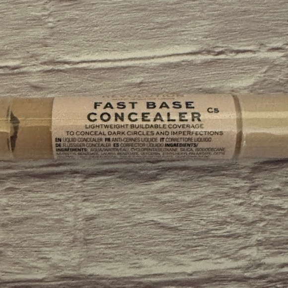 Revolution Fast Base Concealer shade‎ C5 - Picture 2 of 3